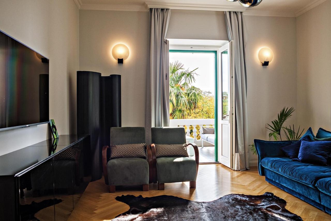 Deluxe Beachfront Apartment Klara, Lovran Exteriör bild
